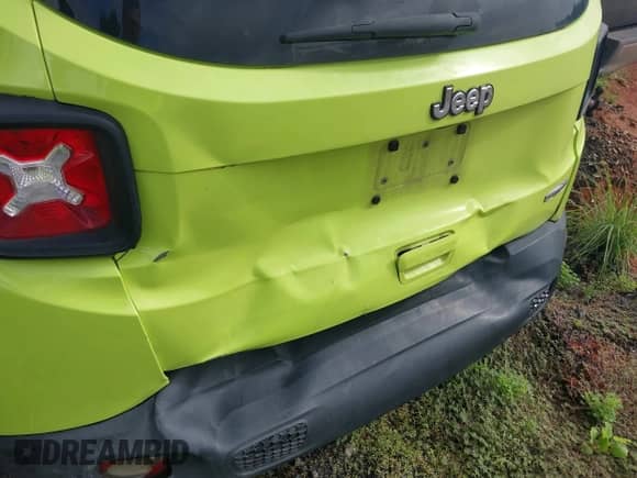 2018 Jeep Renegade Latitude with VIN ZACCJABB5JPH83309, listed as a IAAI auction lot 42875630 with 183,251 mi miles and . Bid and sale history available at DreamBid. Image 12.