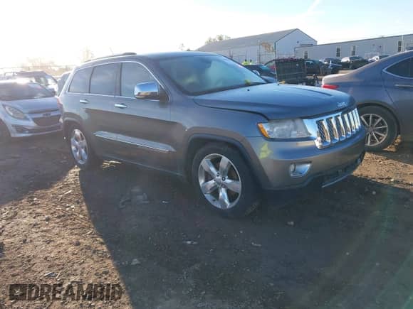2012 Jeep Grand Cherokee Overland Summit z VIN 1C4RJFCT4CC214957, wystawiony jako IAAI lot #43468380 z przebiegiem 137 539 mil mil oraz . Historia ofert i sprzedaży dostępna na DreamBid. Obrazek 1.