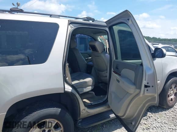 2007 Chevrolet Tahoe LT with VIN 1GNFC130X7R358173, listed as a IAAI auction lot 42840739 with Not provided miles and . Bid and sale history available at DreamBid. Image 8.