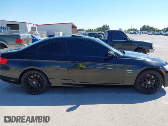 2011 BMW 3 Series 335i xDrive z VIN WBAKF9C57BE262345, wystawiony jako IAAI lot #43428669 z przebiegiem 127 610 mil mil oraz . Historia ofert i sprzedaży dostępna na DreamBid. Obrazek 13.