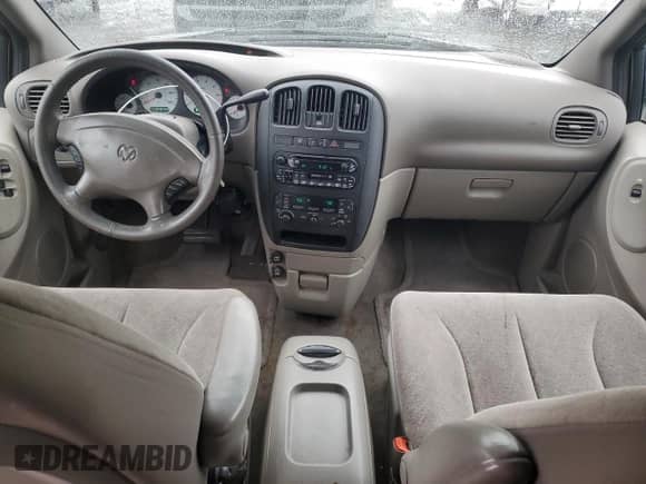 2002 Dodge Caravan ES with VIN 2B4GP54L12R581347, listed as a Copart auction lot 84217165 with 242,303 mi miles and Salvage title. Bid and sale history available at DreamBid. Image 8.