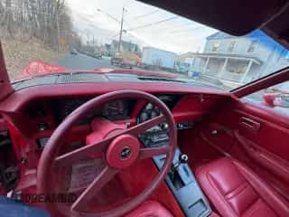 1978 Chevrolet Corvette с VIN 1Z87L8S437007, выставлен на аукционе Copart как лот 84491174 с пробегом 84 490 миль миль и Чистый • Clean title. История ставок и продаж доступна на DreamBid. Изображение 5.