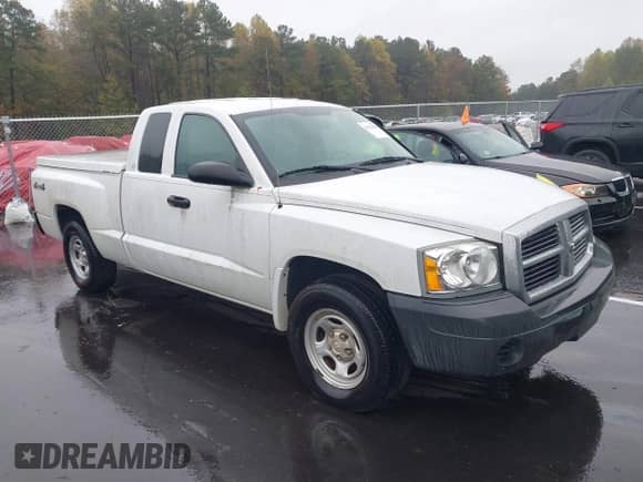 2006 Dodge Dakota z VIN 1D7HW22N16S589780, wystawiony jako IAAI lot #43543888 z przebiegiem 90 808 mil mil oraz . Historia ofert i sprzedaży dostępna na DreamBid. Obrazek 1.