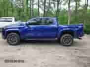2024 Toyota Tacoma SR5 z VIN 3TMLB5JN5RM079724, wystawiony jako IAAI lot #42507488 z przebiegiem 6 543 mil mil oraz . Historia ofert i sprzedaży dostępna na DreamBid. Obrazek 14.