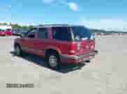 1999 Chevrolet Blazer LS z VIN 1GNDT13W8X2207479, wystawiony jako IAAI lot #42598356 z przebiegiem 192 654 mil mil oraz . Historia ofert i sprzedaży dostępna na DreamBid. Obrazek 3.