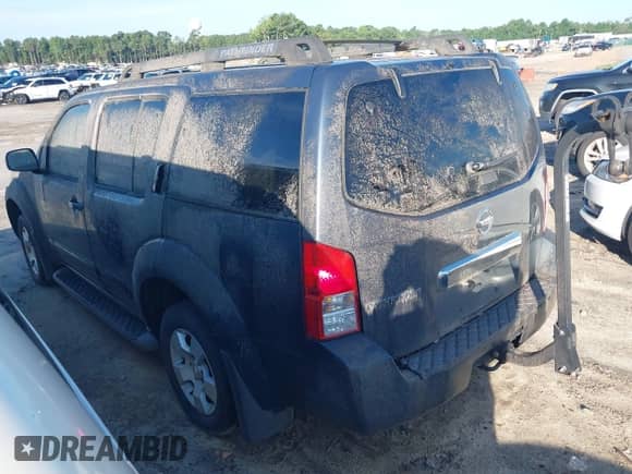 2005 Nissan Pathfinder LE z VIN 5N1AR18U25C791480, wystawiony jako IAAI lot #42846759 z przebiegiem 176 354 mil mil oraz . Historia ofert i sprzedaży dostępna na DreamBid. Obrazek 3.