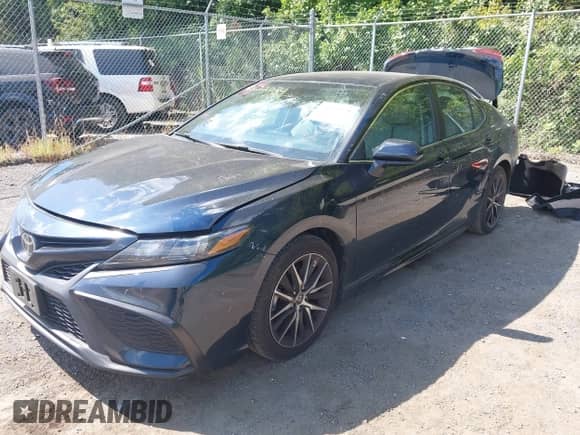 2021 Toyota Camry SE Nightshade z VIN 4T1G11AKXMU523439, wystawiony jako IAAI lot #43122074 z przebiegiem 66 261 mil mil oraz . Historia ofert i sprzedaży dostępna na DreamBid. Obrazek 17.