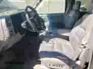 1999 Chevrolet Suburban с VIN 3GNFK16R6XG180176, выставлен на аукционе Copart как лот 86064714 с пробегом 291 118 миль миль и Списание • Salvage title. История ставок и продаж доступна на DreamBid. Изображение 7.