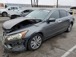2011 Honda Accord EX z VIN 1HGCP3F71BA015975, wystawiony jako Copart lot #59851885 z przebiegiem 124 457 mil mil oraz Szkoda całkowita • Salvage title. Historia ofert i sprzedaży dostępna na DreamBid. Obrazek 1.
