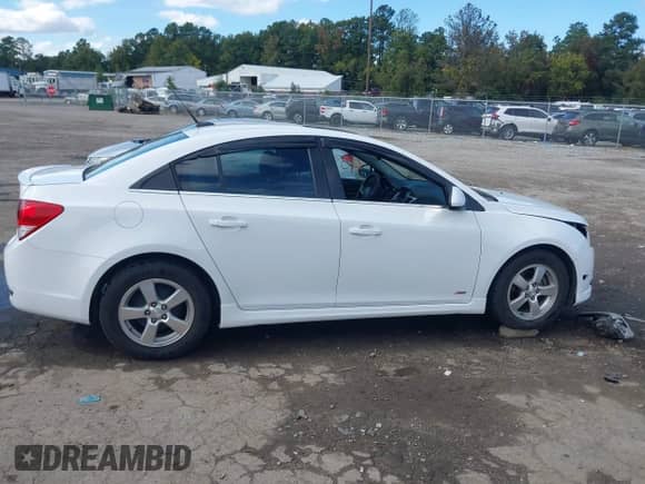 2014 Chevrolet Cruze 1LT z VIN 1G1PC5SB8E7297057, wystawiony jako IAAI lot #43383534 z przebiegiem 196 127 mil mil oraz . Historia ofert i sprzedaży dostępna na DreamBid. Obrazek 13.