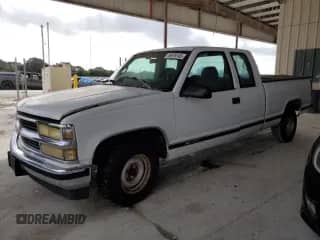 1997 Chevrolet Silverado 1500 with VIN 1GCEC19W3VE149720, listed as a Copart auction lot 46978145 with 176,434 mi miles and Clean title. Bid and sale history available at DreamBid. Image 1.