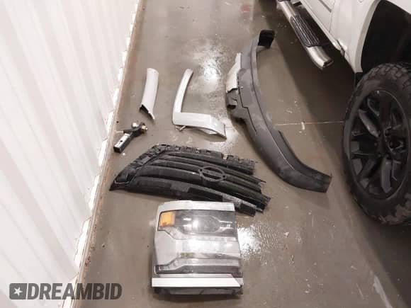 2017 Chevrolet Silverado 1500 LTZ z VIN 3GCUKSEC1HG286538, wystawiony jako IAAI lot #41861745 z przebiegiem 105 033 mil mil oraz . Historia ofert i sprzedaży dostępna na DreamBid. Obrazek 12.