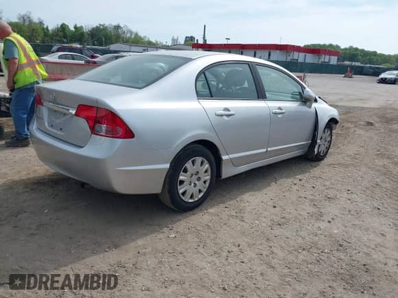 2010 Honda Civic с VIN 19XFA1E37AE011120, выставлен на аукционе IAAI как лот 42123347 с пробегом 61 881 миль миль и . История ставок и продаж доступна на DreamBid. Изображение 4.