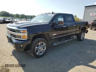 2019 Chevrolet Silverado 2500HD High Country z VIN 1GC1KUEY7KF233426, wystawiony jako Copart lot #65733975 z przebiegiem 124 917 mil mil oraz Czysty tytuł • Clean title. Historia ofert i sprzedaży dostępna na DreamBid. Obrazek 1.