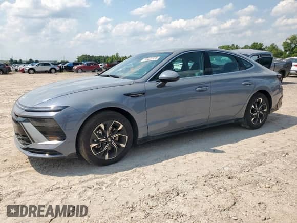 2025 Hyundai Sonata SEL z VIN KMHL64JA3SA452298, wystawiony jako Copart lot #70425325 z przebiegiem 14 803 mil mil oraz Szkoda całkowita • Salvage title. Historia ofert i sprzedaży dostępna na DreamBid. Obrazek 1.