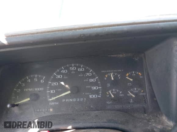 1997 Chevrolet Silverado 2500 z VIN 1GCGC29R1VE243152, wystawiony jako IAAI lot #41940501 z przebiegiem 286 873 mil mil oraz . Historia ofert i sprzedaży dostępna na DreamBid. Obrazek 7.