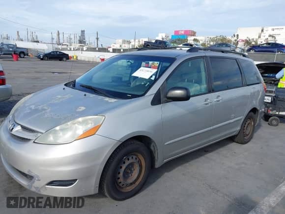 2008 Toyota Sienna CE with VIN 5TDZK23CX8S109805, listed as a IAAI auction lot 43273036 with 252,740 mi miles and . Bid and sale history available at DreamBid. Image 2.