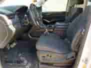 2019 Chevrolet Suburban LS z VIN 1GNSCGKC6KR210298, wystawiony jako Copart lot #67282405 z przebiegiem 104 939 mil mil oraz Szkoda całkowita • Salvage title. Historia ofert i sprzedaży dostępna na DreamBid. Obrazek 7.