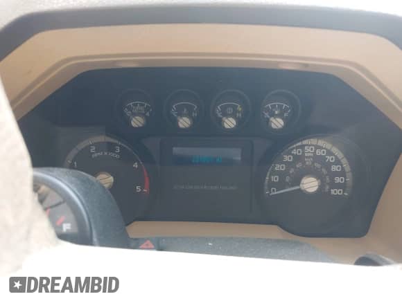 2011 Ford F-250 XL z VIN 1FT7W2BT6BEB18589, wystawiony jako IAAI lot #43122469 z przebiegiem 232 825 mil mil oraz . Historia ofert i sprzedaży dostępna na DreamBid. Obrazek 7.