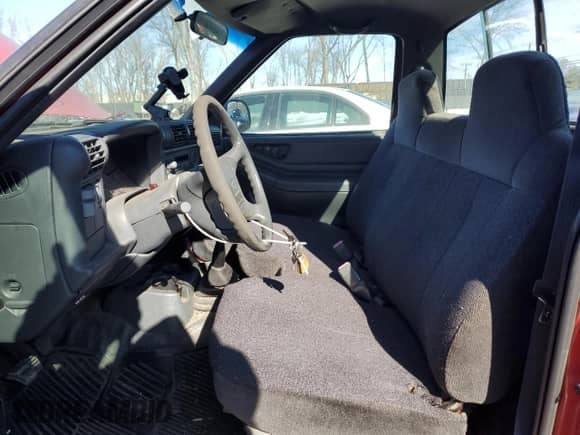 1997 Chevrolet S-10 LS с VIN 1GCCS1446VK168392, выставлен на аукционе Copart как лот 46004745 с пробегом 107 237 миль миль и Чистый • Clean title. История ставок и продаж доступна на DreamBid. Изображение 7.