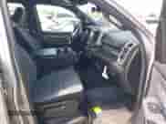 2023 Ram 1500 Big Horn z VIN 1C6RREFG9PN604147, wystawiony jako IAAI lot #42806895 z przebiegiem 32 502 mil mil oraz . Historia ofert i sprzedaży dostępna na DreamBid. Obrazek 5.