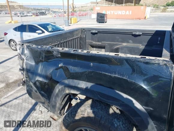 2018 Toyota Tacoma SR with VIN 5TFCZ5AN6JX156482, listed as a IAAI auction lot 42643556 with 112,895 mi miles and . Bid and sale history available at DreamBid. Image 14.