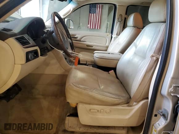 2007 Cadillac Escalade with VIN 1GYFK63857R138805, listed as a Copart auction lot 81889925 with 215,065 mi miles and Clean title. Bid and sale history available at DreamBid. Image 7.