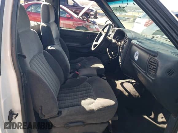 2002 Chevrolet S-10 LS с VIN 1GCCS14W728210093, выставлен на аукционе Copart как лот 47497905 с пробегом 137 825 миль миль и Списание • Salvage title. История ставок и продаж доступна на DreamBid. Изображение 10.