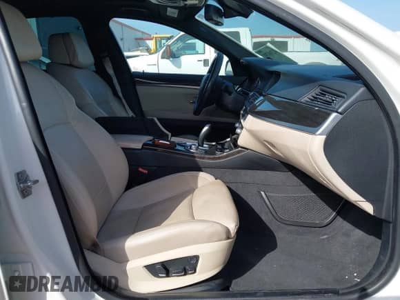 2012 BMW 5 Series 550i z VIN WBAFR9C50CDV58954, wystawiony jako IAAI lot #42768791 z przebiegiem 125 295 mil mil oraz . Historia ofert i sprzedaży dostępna na DreamBid. Obrazek 5.