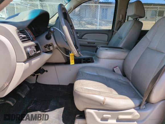 2007 Chevrolet Suburban LS с VIN 1GNFC16037J183520, выставлен на аукционе Copart как лот 66923545 с пробегом 233 376 миль миль и Списание • Salvage title. История ставок и продаж доступна на DreamBid. Изображение 7.