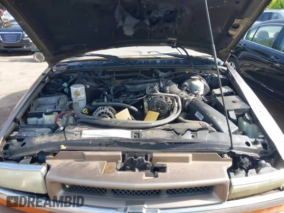 2003 Chevrolet Blazer Xtreme with VIN 1GNCS18X93K152096, listed as a IAAI auction lot 42488431 with 185,224 mi miles and . Bid and sale history available at DreamBid. Image 10.