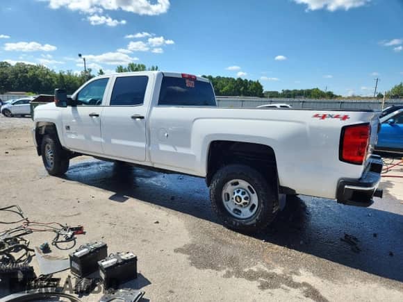 2015 Chevrolet Silverado 2500HD Work Truck с VIN 1GC1KUE86FF538065, выставлен на аукционе Copart как лот 64225705 с пробегом Не указан миль и Списание • Salvage title. История ставок и продаж доступна на DreamBid. Изображение 2.