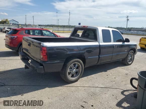 2005 Chevrolet Silverado 1500 LS z VIN 2GCEC19T251331383, wystawiony jako Copart lot #71864965 z przebiegiem 178 046 mil mil oraz Nie do naprawy • Non repairable. Historia ofert i sprzedaży dostępna na DreamBid. Obrazek 3.