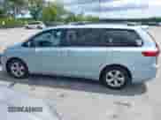 2017 Toyota Sienna LE Auto Access Seat с VIN 5TDKZ3DC6HS888752, выставлен на аукционе IAAI как лот 43216076 с пробегом 105 314 миль миль и . История ставок и продаж доступна на DreamBid. Изображение 15.