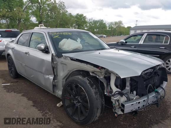 2006 Chrysler 300 C SRT-8 with VIN 2C3LA73W06H389007, listed as a IAAI auction lot 42244006 with 91,002 mi miles and . Bid and sale history available at DreamBid. Image 6.