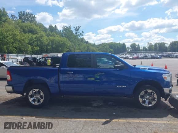 2019 Ram 1500 Big Horn z VIN 1C6SRFFT9KN660098, wystawiony jako IAAI lot #43100347 z przebiegiem 109 471 mil mil oraz . Historia ofert i sprzedaży dostępna na DreamBid. Obrazek 14.