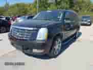 2008 Cadillac Escalade ESV с VIN 1GYFK668X8R142345, выставлен на аукционе IAAI как лот 43410432 с пробегом 125 421 миль миль и . История ставок и продаж доступна на DreamBid. Изображение 2.