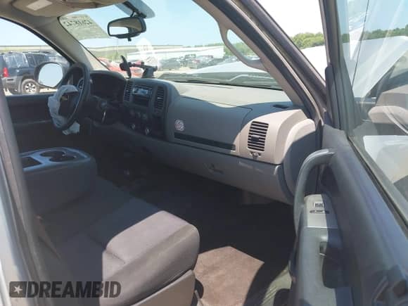 2011 Chevrolet Silverado 1500 LS z VIN 3GCPKREA4BG185697, wystawiony jako IAAI lot #42618742 z przebiegiem 189 082 mil mil oraz . Historia ofert i sprzedaży dostępna na DreamBid. Obrazek 5.