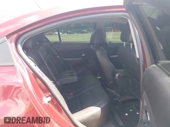 2015 Chevrolet Cruze Diesel z VIN 1G1P75SZ8F7201060, wystawiony jako IAAI lot #42753781 z przebiegiem 118 912 mil mil oraz . Historia ofert i sprzedaży dostępna na DreamBid. Obrazek 8.