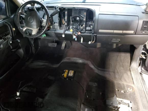2011 Chevrolet Silverado 1500 LT с VIN 1GCRKSE31BZ123126, выставлен на аукционе Copart как лот 64553905 с пробегом Не указан миль и На запчасти • Non repairable. История ставок и продаж доступна на DreamBid. Изображение 8.