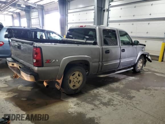 2006 Chevrolet Silverado 1500 LT3 z VIN 2GCEK13T561184764, wystawiony jako Copart lot #70725225 z przebiegiem 270 410 mil mil oraz Szkoda całkowita • Salvage title. Historia ofert i sprzedaży dostępna na DreamBid. Obrazek 3.