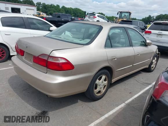 2000 Honda Accord EX with VIN 1HGCG5654YA014791, listed as a IAAI auction lot 42458882 with 202,447 mi miles and . Bid and sale history available at DreamBid. Image 4.