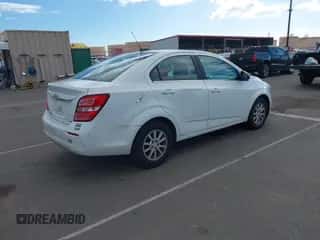 2017 Chevrolet Sonic LT z VIN 1G1JD5SG7H4128720, wystawiony jako IAAI lot #43531033 z przebiegiem 71 439 mil mil oraz . Historia ofert i sprzedaży dostępna na DreamBid. Obrazek 4.