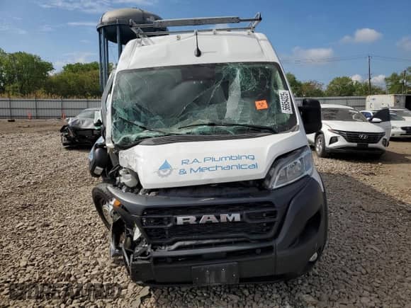 2023 Ram ProMaster Cargo z VIN 3C6LRVDG5PE580085, wystawiony jako Copart lot #56954325 z przebiegiem Nie podano mil oraz Szkoda całkowita • Salvage title. Historia ofert i sprzedaży dostępna na DreamBid. Obrazek 5.
