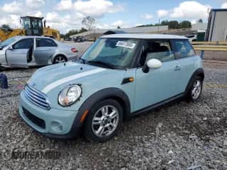 2013 MINI Hardtop with VIN WMWSU3C54DT686776, listed as a Copart auction lot 84417085 with Not provided miles and Salvage title. Bid and sale history available at DreamBid. Image 1.