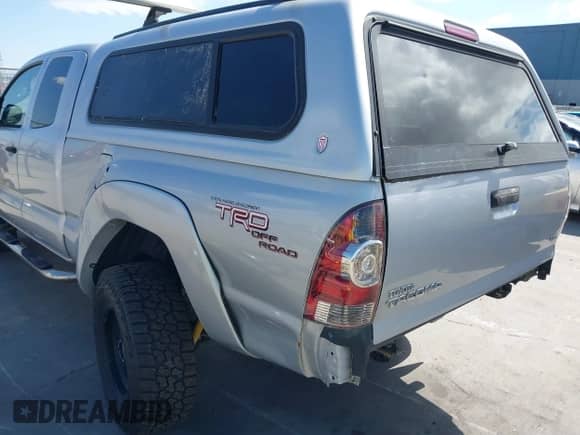 2011 Toyota Tacoma z VIN 5TFUU4EN7BX007149, wystawiony jako IAAI lot #40732059 z przebiegiem 96 347 mil mil oraz . Historia ofert i sprzedaży dostępna na DreamBid. Obrazek 6.