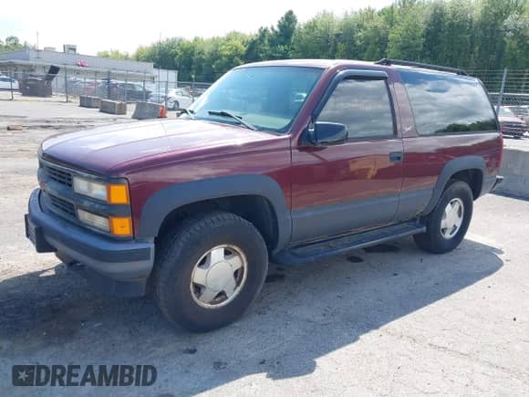 1998 Chevrolet Tahoe with VIN 3GNEK18R4WG122252, listed as a IAAI auction lot 43082448 with 163,797 mi miles and . Bid and sale history available at DreamBid. Image 2.