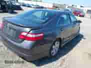 2008 Toyota Camry LE z VIN 4T1BE46K68U236680, wystawiony jako IAAI lot #42833495 z przebiegiem 86 072 mil mil oraz . Historia ofert i sprzedaży dostępna na DreamBid. Obrazek 4.