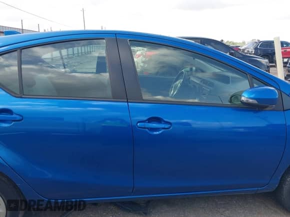 2016 Toyota Prius One z VIN JTDKDTB32G1132591, wystawiony jako IAAI lot #42092764 z przebiegiem 67 472 mil mil oraz . Historia ofert i sprzedaży dostępna na DreamBid. Obrazek 13.