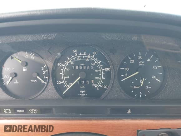 1983 Mercedes-Benz 300 SD с VIN WDBCB20A7DB045764, выставлен на аукционе IAAI как лот 41504450 с пробегом 169 882 миль миль и . История ставок и продаж доступна на DreamBid. Изображение 7.